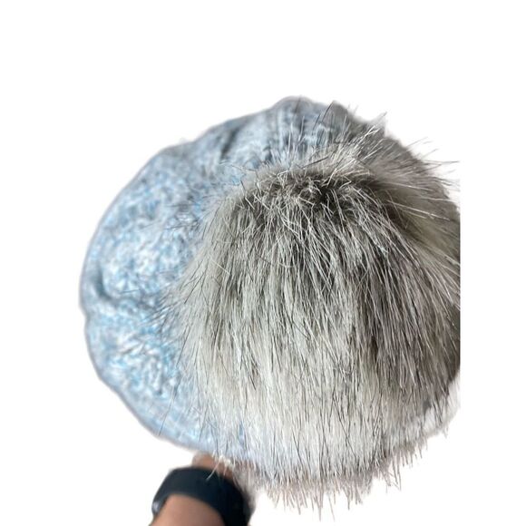 Banana Republic all over grey cable knit beanie Pom Pom - Picture 3 of 8